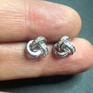 3532 Sterling silver 925 CZ Knot stud earrings  1.8 grams